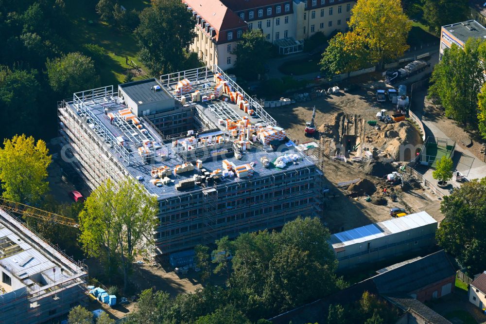 Berlin from the bird's eye view: New construction site of the school building Grundschule unter den Baeumen on street Alt-Blankenburg in the district Blankenburg in Berlin, Germany
