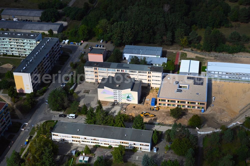 Aerial image Strausberg - New construction site of the school building of Hort am Waeldchen on Schulcampus Am Waeldchen with renovation and extension on Otto-Grotewohl-Ring in Strausberg in the state Brandenburg, Germany
