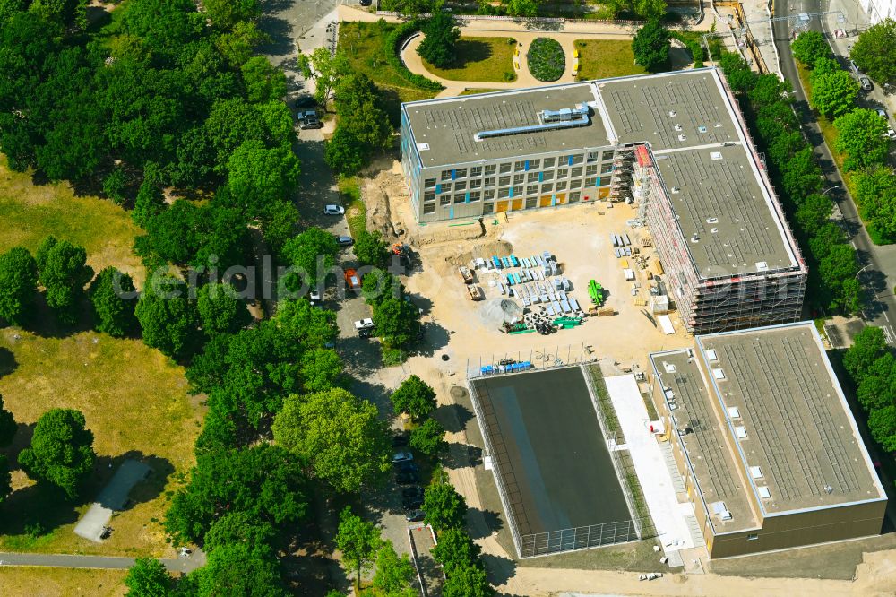 Berlin from the bird's eye view: New construction site of the school building Kniprodestrasse on street Margarete-Sommer-Strasse in the district Prenzlauer Berg in Berlin, Germany