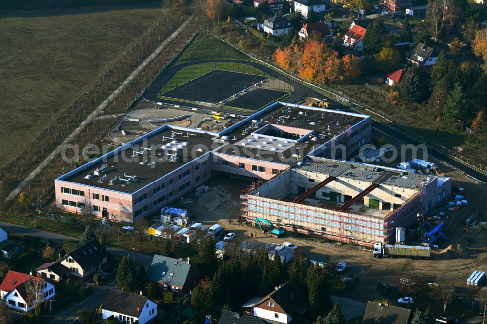 Aerial photograph Fredersdorf-Vogelsdorf - New construction site of the school building on Landstrasse - Lenbachstrasse - Richard-Jaensch-Strasse in Fredersdorf-Vogelsdorf in the state Brandenburg, Germany