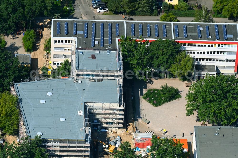 Berlin from the bird's eye view: New construction site of the school building with extension and sports hall of Lew-Tolstoi-Schule on Roemerweg in the district Karlshorst in Berlin, Germany
