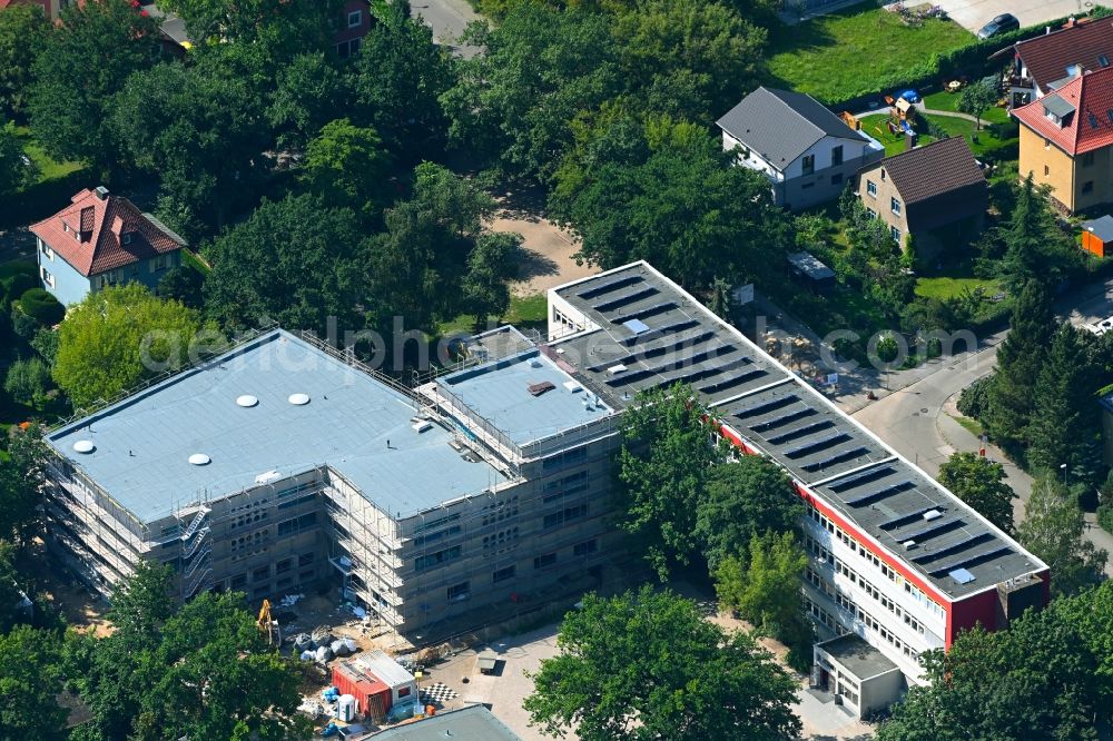 Aerial photograph Berlin - New construction site of the school building with extension and sports hall of Lew-Tolstoi-Schule on Roemerweg in the district Karlshorst in Berlin, Germany
