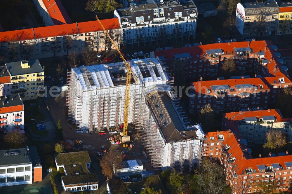 Aerial image Berlin - New construction site of the school building Luise-Henriette-Gymnasium on Germaniastrasse - Goetzstrasse in the district Tempelhof in Berlin, Germany