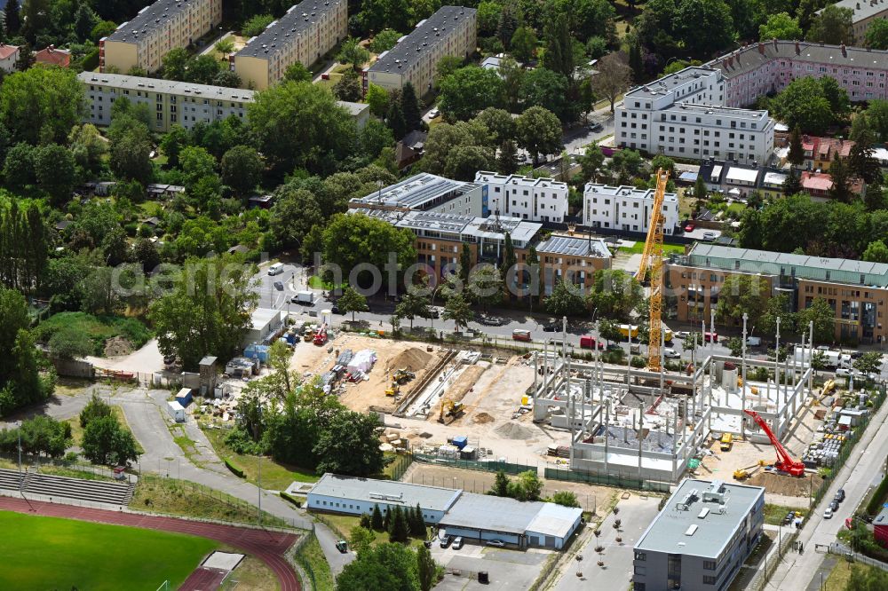 Aerial photograph Berlin - New construction site of the school building on Rennbahnstrasse in the district Weissensee in Berlin, Germany