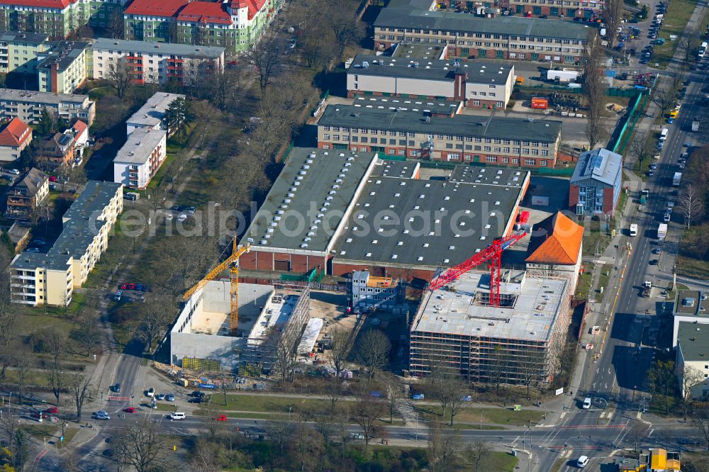 Aerial photograph Berlin - New construction site of the school building 32. Schule (Grundschule) on street Hohenzollernring - Fehrbelliner Tor - Askanierring in the district Spandau in Berlin, Germany