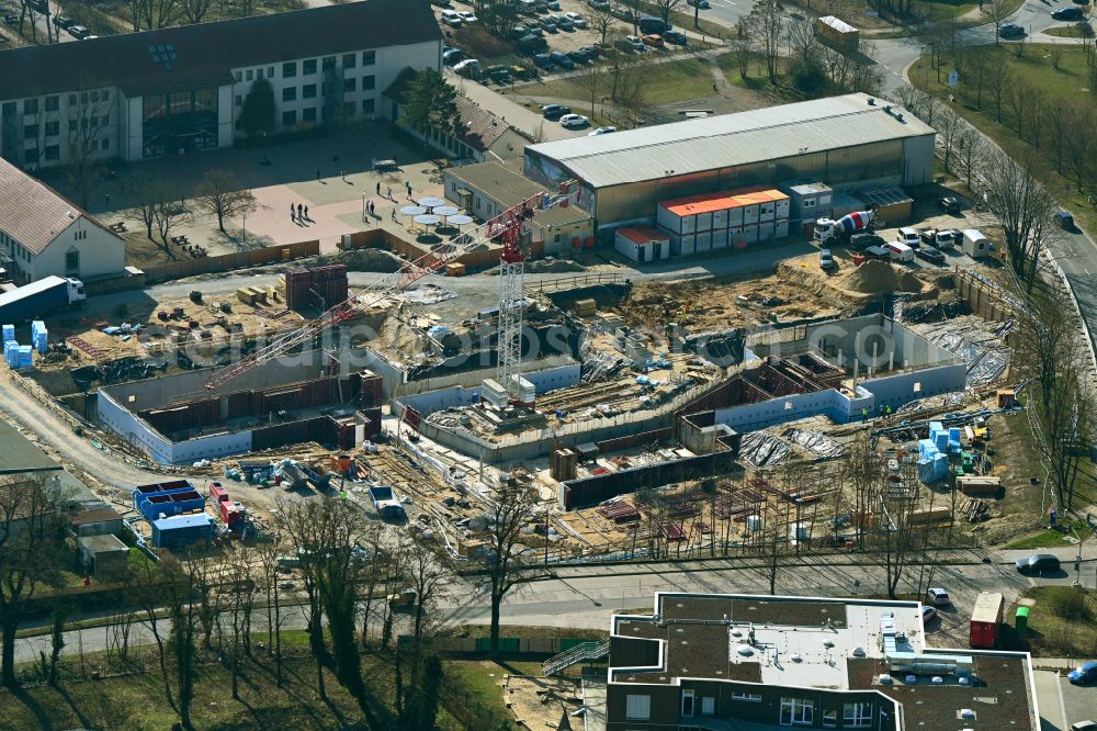 Bernau from the bird's eye view: New construction site of the school building Schule on Kirschgarten on street Ladeburger Chaussee in Bernau in the state Brandenburg, Germany