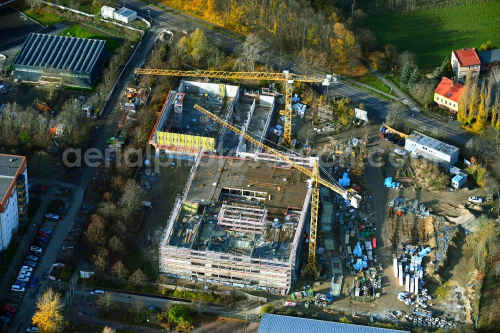 Berlin from the bird's eye view: New construction site of the school building Sekundarschule Wartiner Strasse in the district Neu-Hohenschoenhausen in Berlin, Germany