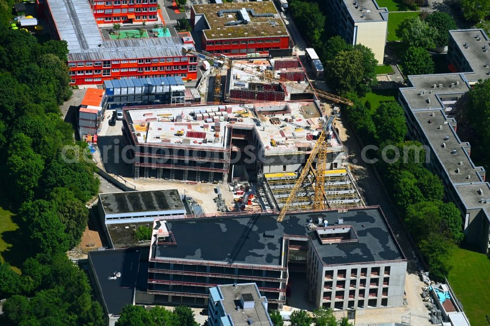München from the bird's eye view: New construction site of the school building on Strehleranger in the district Ramersdorf-Perlach in Munich in the state Bavaria, Germany