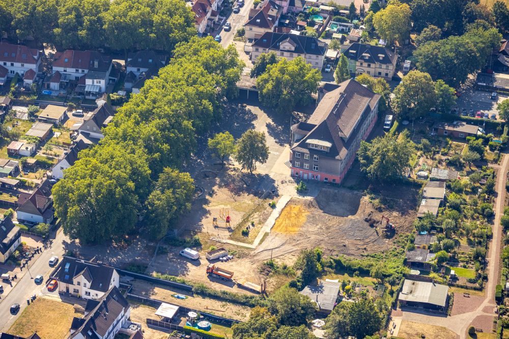 Duisburg from the bird's eye view: New construction site of the school building of Vennbruch-Schule on street Vennbruchstrasse in the district Vierlinden in Duisburg at Ruhrgebiet in the state North Rhine-Westphalia, Germany