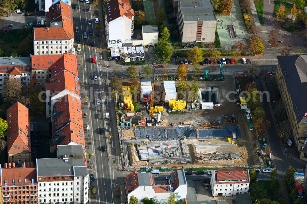 Leipzig from the bird's eye view: Construction site for the new building of the indoor swimming pool on place Otto-Runki-Platz on street Neustaedter Strasse in the district Neustadt-Neuschoenefeld in Leipzig in the state Saxony, Germany