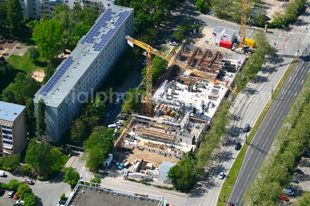 Berlin from above - Construction site for the new build retirement home Seniorenwohnen Cecilienstrasse on street Teterower Ring - Cecilienstrasse in the district Hellersdorf in Berlin, Germany