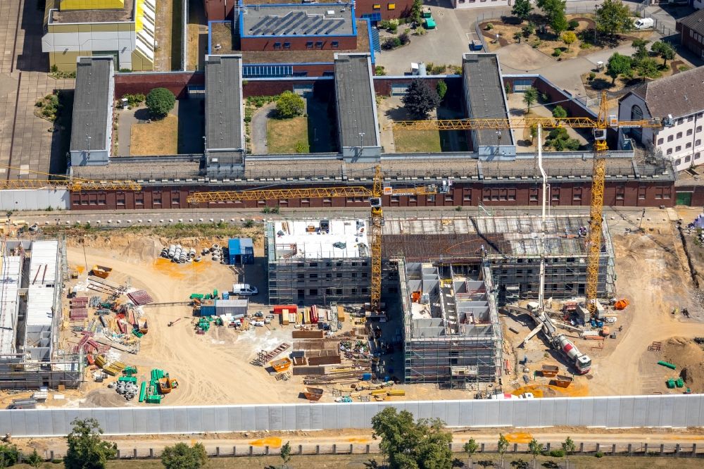 Aerial image Bochum - New construction Social Therapeutic Institute on the site of prison premises and security fencing of the prison on Kruemmede in Bochum in the state North Rhine-Westphalia, Germany