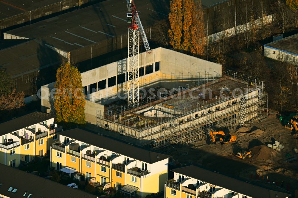 Aerial photograph Berlin - Construction site for the new sports hall Agnethastrasse - Bjoernweg in the district Hohenschoenhausen in Berlin, Germany