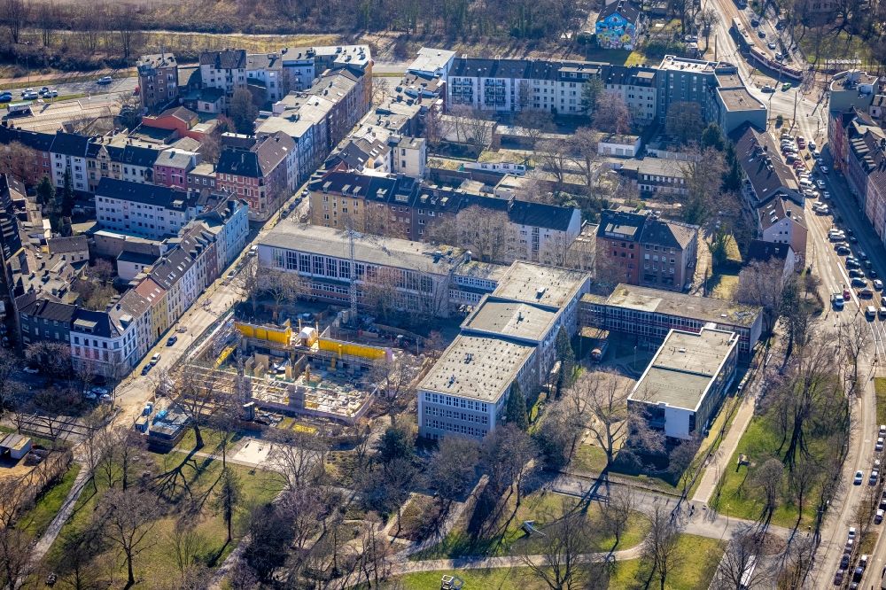 Aerial photograph Duisburg - Construction site for the new sports hall on Steinbart-Gymnasium on Realschulstrasse in the district Dellviertel in Duisburg at Ruhrgebiet in the state North Rhine-Westphalia, Germany