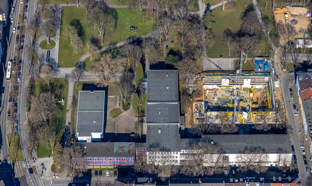 Aerial image Duisburg - Construction site for the new sports hall on Steinbart-Gymnasium on Realschulstrasse in the district Dellviertel in Duisburg at Ruhrgebiet in the state North Rhine-Westphalia, Germany