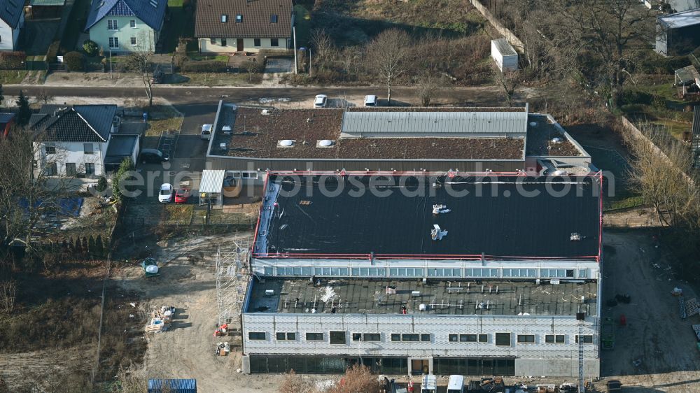 Aerial image Berlin - Construction site for the new sports hall Typensporthalle (TSH) on street Heerstrasse - Bergedorfer Strasse in the district Kaulsdorf in Berlin, Germany
