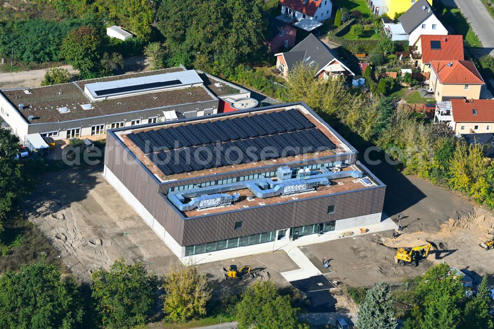 Berlin from the bird's eye view: Construction site for the new sports hall Typensporthalle (TSH) on street Heerstrasse - Bergedorfer Strasse in the district Kaulsdorf in Berlin, Germany