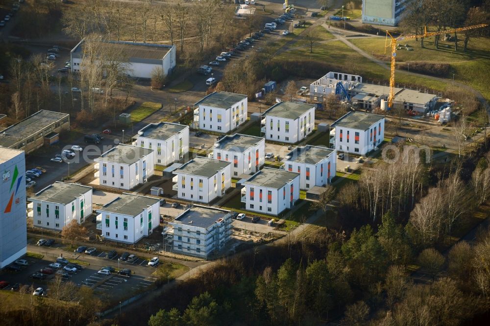 Schwerin from the bird's eye view: Construction site for the city villa - multi-family residential building on Anne-Fronk-Strasse - Bernhard-Schwentner-Strasse in Schwerin in the state Mecklenburg - Western Pomerania, Germany