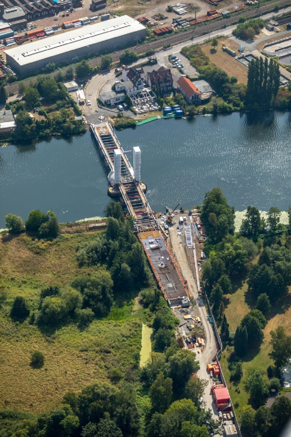 Essen from the bird's eye view: Construction of road bridge Kampmannbruecke about the Ruhr in Essen in the state North Rhine-Westphalia