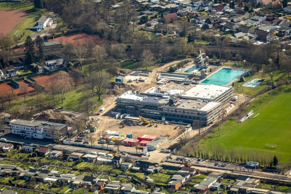 Düsseldorf from above - Construction for the new building of the spa and swimming pool at the swimming pool of Recreation Allwetterbad Flingern in the district Flingern-Nord in Duesseldorf in the state North Rhine-Westphalia, Germany