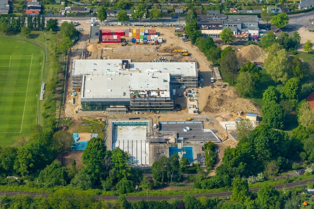 Aerial image Düsseldorf - Construction for the new building of the spa and swimming pool at the swimming pool of Recreation Allwetterbad Flingern in the district Flingern-Nord in Duesseldorf in the state North Rhine-Westphalia, Germany