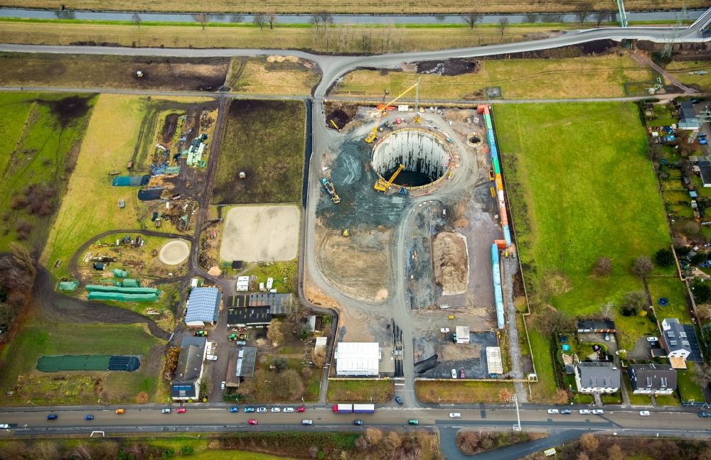 Aerial image Oberhausen - Construction site for the construction of a new water pumping station on the banks of the Emscher in the district Hamborn in Oberhausen in the state North Rhine-Westphalia, Germany