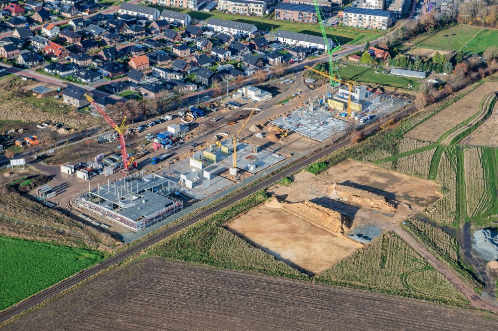 Stade from the bird's eye view: Construction site for the new building complex of the education and training center in the district Riensfoerde on street Stadtweg in the district Riensfoerde in Stade in the state Lower Saxony, Germany