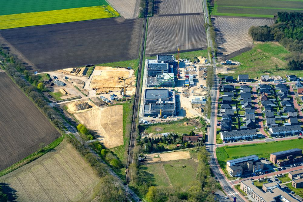 Stade from above - Construction site for the new building complex of the education and training center on street Stadtweg in the district Riensfoerde in Stade in the state Lower Saxony, Germany
