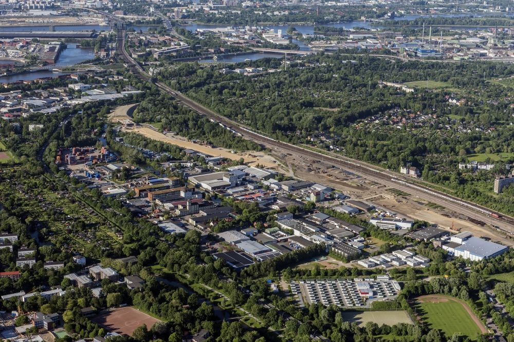 Hamburg from the bird's eye view: New construction site of the autobahn course of the BAB Wilhelmsburger Reichsstrasse / B75 in Hamburg, Germany