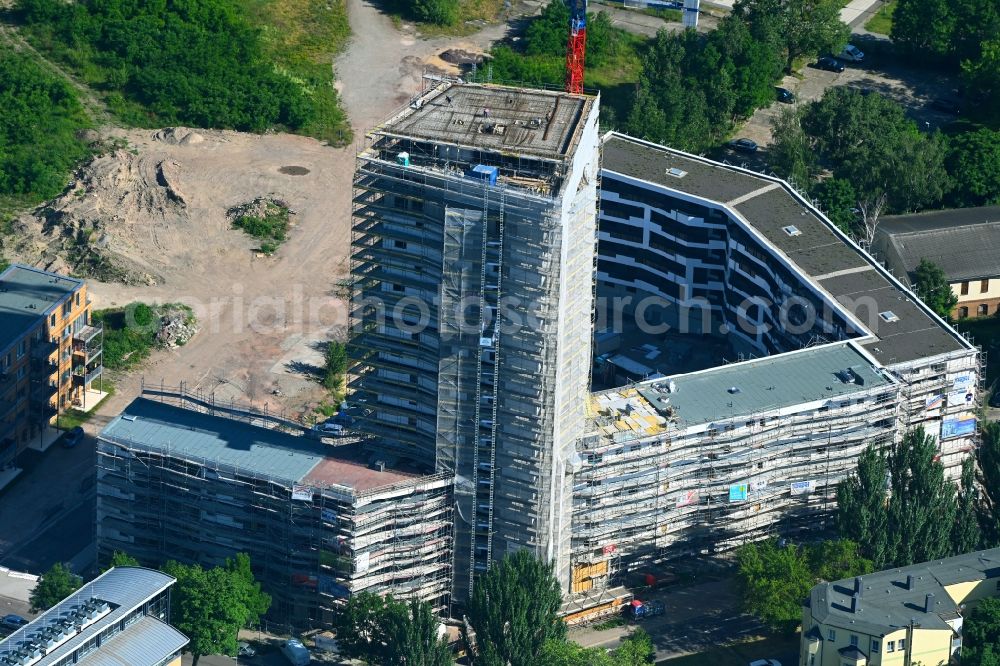 Magdeburg from the bird's eye view: Construction site for the new residential and commercial building LUISENCARRE on Virchowstrasse - Erzbergerstrasse in the district Zentrum in Magdeburg in the state Saxony-Anhalt, Germany