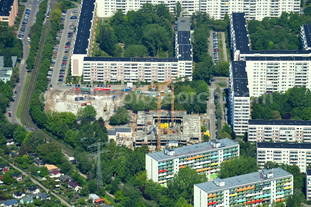 Berlin from the bird's eye view: Construction site for the new residential and commercial building on Muehlengrund between Ruedickenstrasse, Rotkonp and Matenzeile in the district Hohenschoenhausen in Berlin, Germany