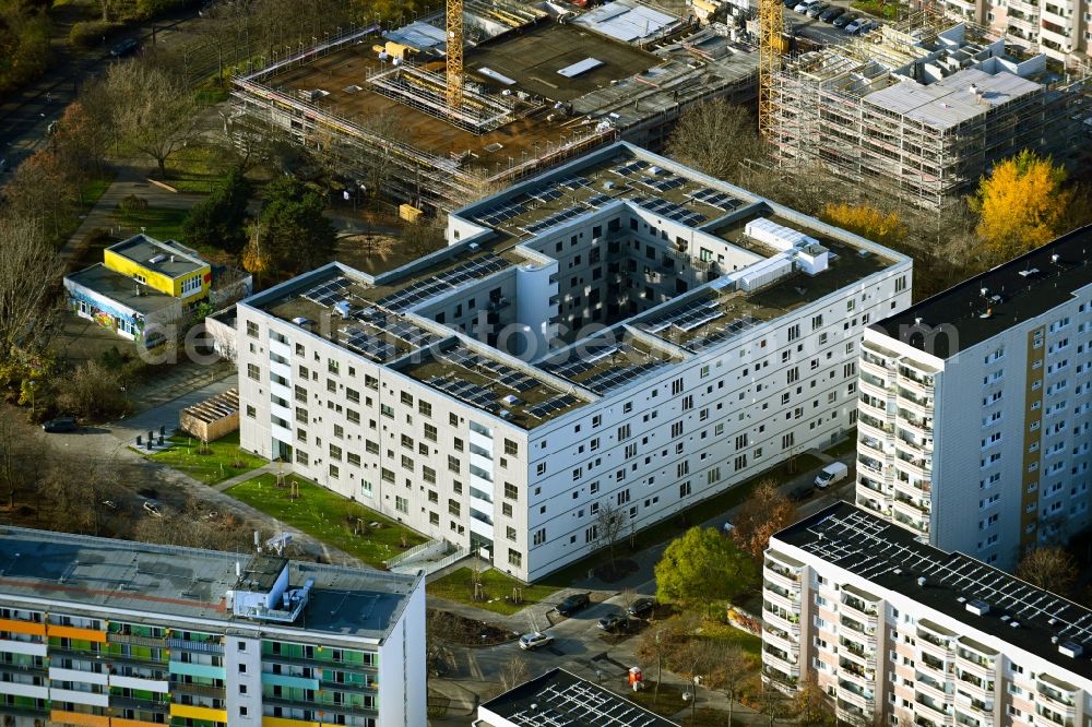 Aerial image Berlin - Construction site for the new residential and commercial building on Muehlengrund between Ruedickenstrasse, Rotkonp and Matenzeile in the district Hohenschoenhausen in Berlin, Germany