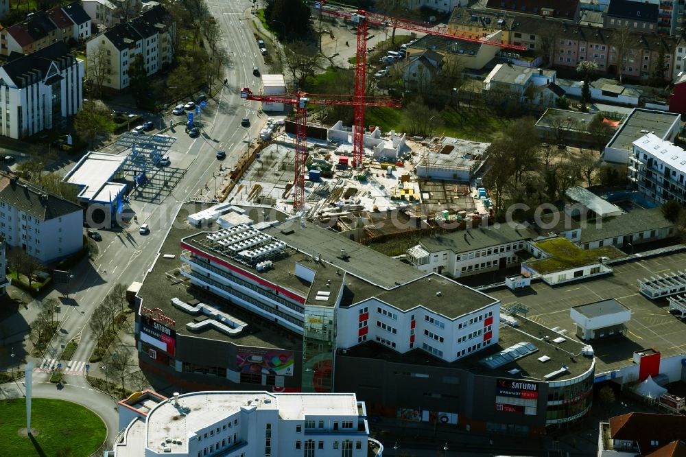 Hanau from the bird's eye view: Construction site for the new residential and commercial building Wallgarten on Wallweg in the district Steinheim in Hanau in the state Hesse, Germany