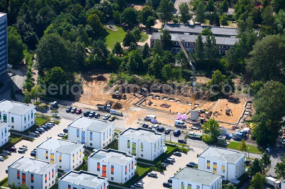 Schwerin from the bird's eye view: Construction site for the multi-family residential building on Anne-Frank-Strasse in Schwerin in the state Mecklenburg - Western Pomerania, Germany