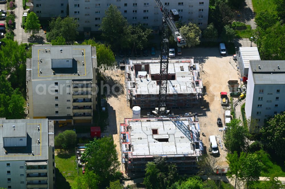 Berlin from the bird's eye view: Construction site for the multi-family residential building on street Woldegker Strasse in the district Hohenschoenhausen in Berlin, Germany