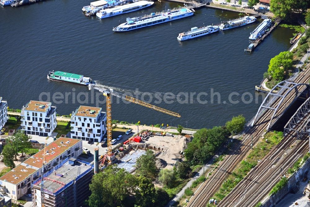 Aerial image Berlin - Construction site for the multi-family residential building on Dora-Benjonin-Park and of Spree in the district Friedrichshain in Berlin, Germany