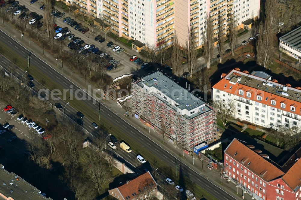 Berlin from the bird's eye view: Construction site for the multi-family residential building EAST SIDE STUDIOS in the district Friedrichsfelde in Berlin, Germany