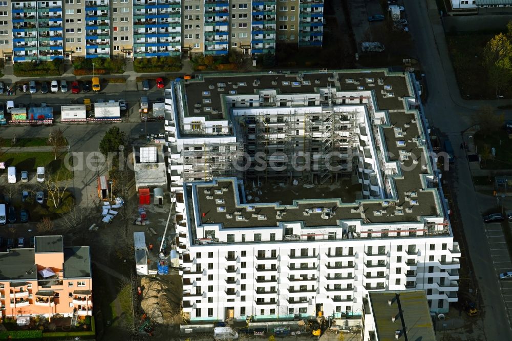 Berlin from the bird's eye view: Construction site for the multi-family residential building V on Rosenbecker Strasse - Eichhorster Strasse in the district Marzahn in Berlin, Germany