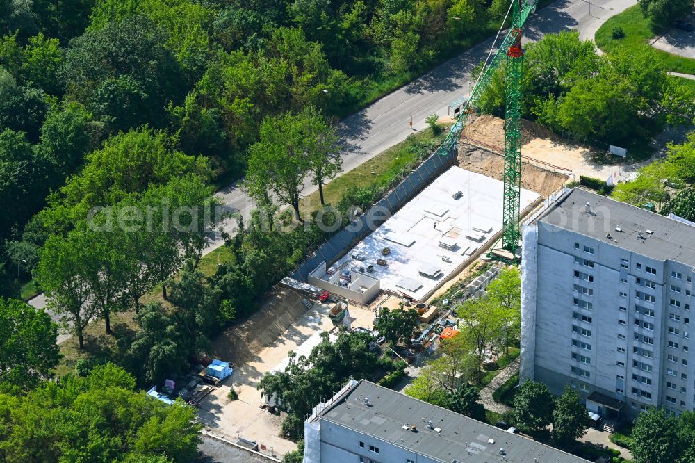 Aerial photograph Berlin - Construction site for the multi-family residential building einem ehemaligen Parkplatz between Rabensteiner and Kemberger Strasse in the district Marzahn in Berlin, Germany