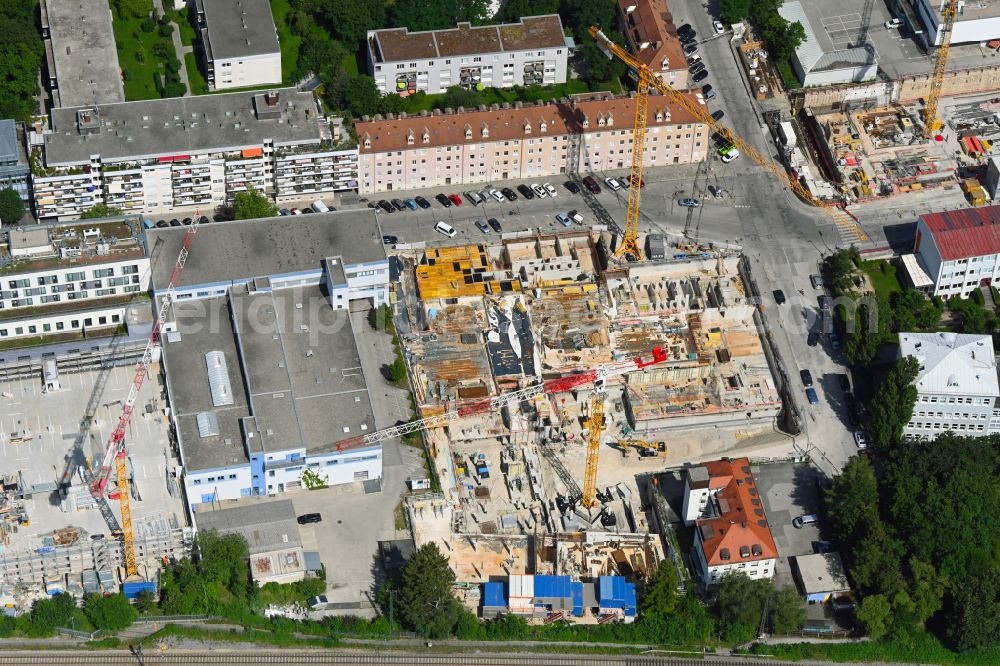 München from the bird's eye view: Construction site for the multi-family residential building on Floessergasse - Steinerstrasse in the district Sendling in Munich in the state Bavaria, Germany