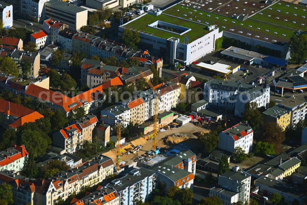 Aerial image Berlin - Construction site for the multi-family residential building on Glasower Strasse in the district Neukoelln in Berlin, Germany