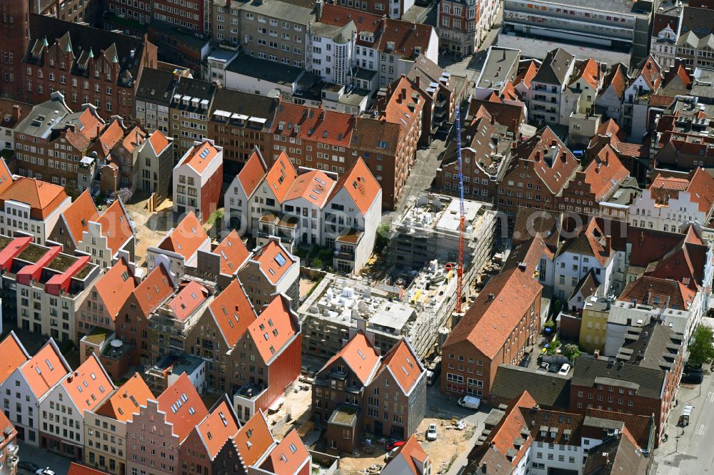Aerial image Lübeck - Construction site for the multi-family residential building im Gruendungsviertel in UNESCO-Weltkulturerbe Luebecker Altstadt in the district Innenstadt in Luebeck in the state Schleswig-Holstein, Germany