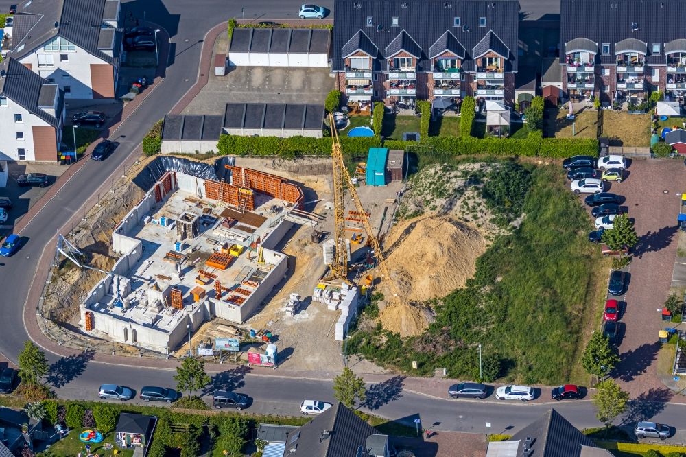 Aerial image Dinslaken - Construction site for the multi-family residential building on Holzweg in Dinslaken in the state North Rhine-Westphalia, Germany
