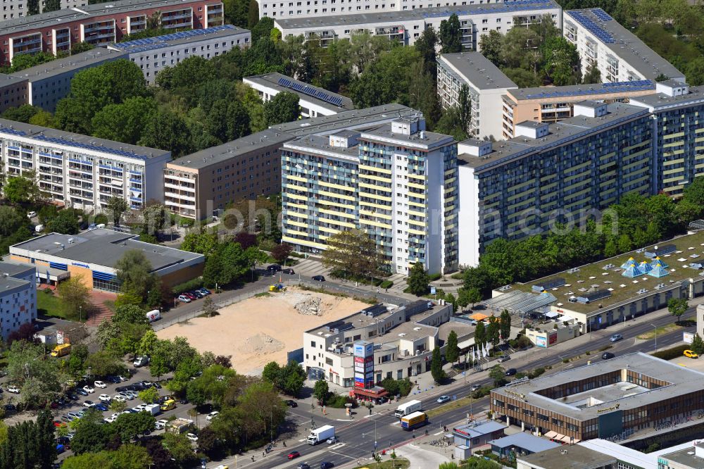 Berlin from above - Construction site for the multi-family residential building on Ludwigsluster Strasse on street Teterower Ring in the district Kaulsdorf in Berlin, Germany