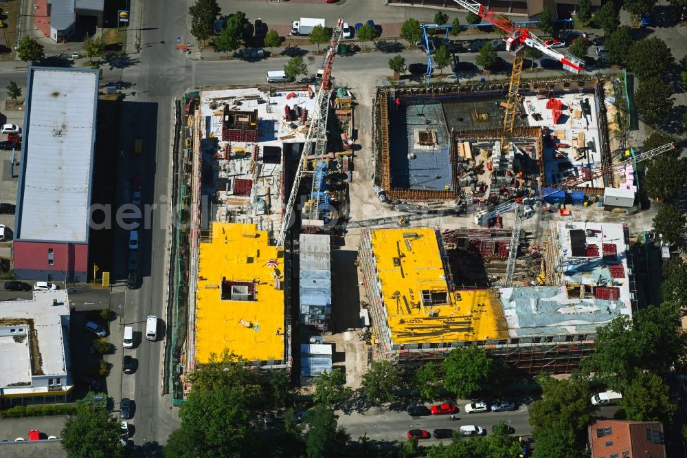 Berlin from the bird's eye view: Construction site for the multi-family residential building on Areal Otto-Fronke-Strasse - Buechnerweg - Moissistrasse - Anna-Seghers-Strasse in the district Adlershof in Berlin, Germany