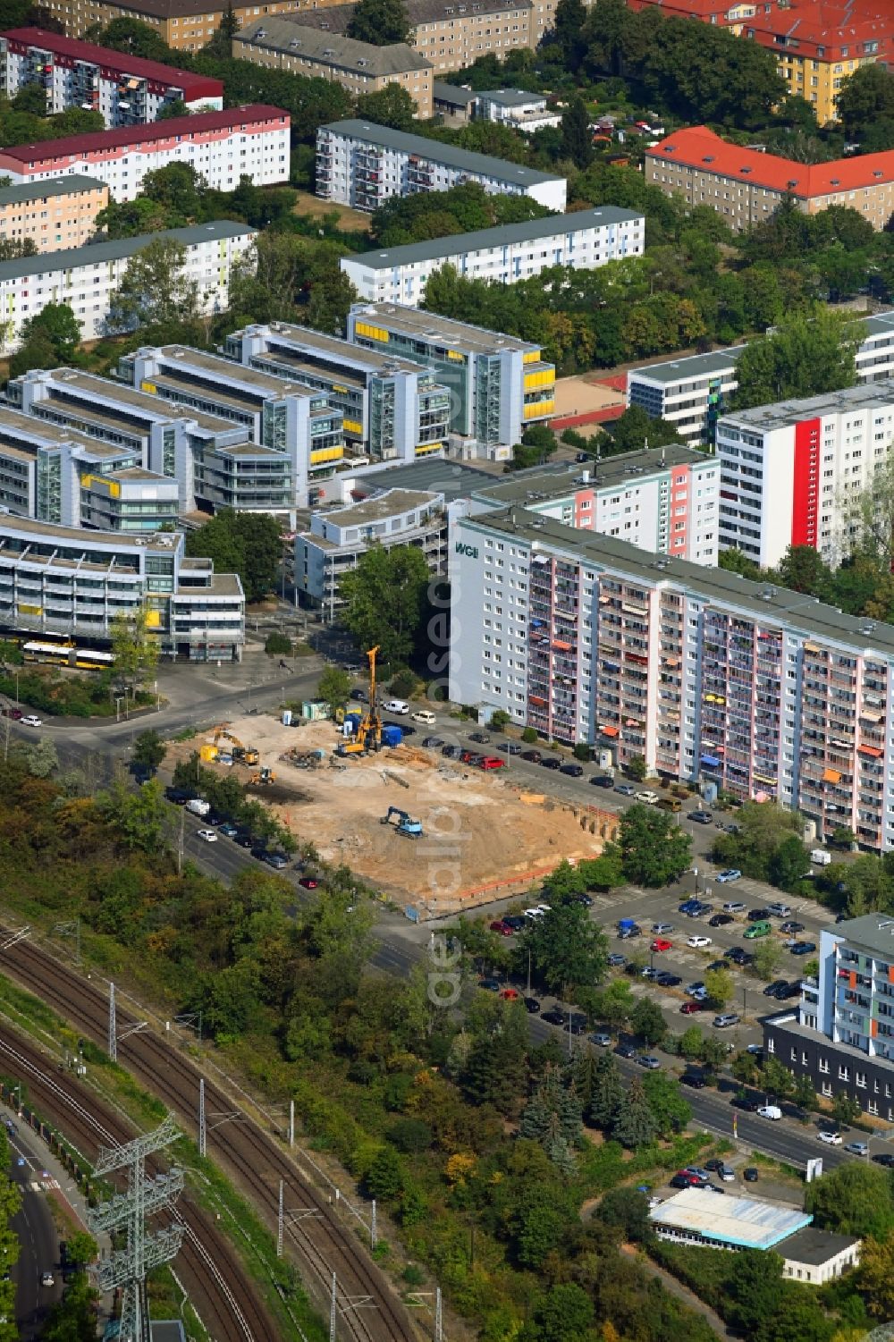 Berlin from the bird's eye view: Construction site for the multi-family residential building between Storkower Strasse and Rudolf-Seiffert-Strasse in the district Fennpfuhl in Berlin, Germany