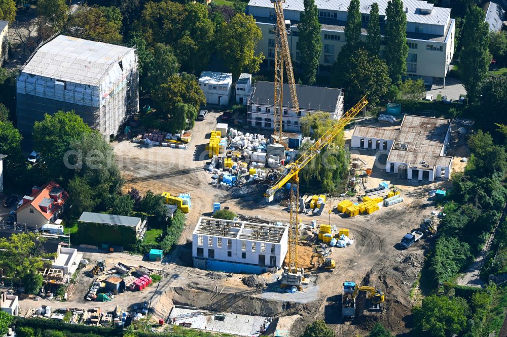 Potsdam from the bird's eye view: Construction site for the multi-family residential building on street Geschwister-Scholl-Strasse - Feldweg in the district Potsdam West in Potsdam in the state Brandenburg, Germany