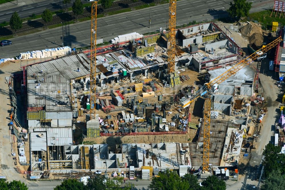 Berlin from the bird's eye view: Construction site for the multi-family residential building Poehlbergstrasse - Blumberger Damm - Landsberger Allee in the district Marzahn in Berlin, Germany