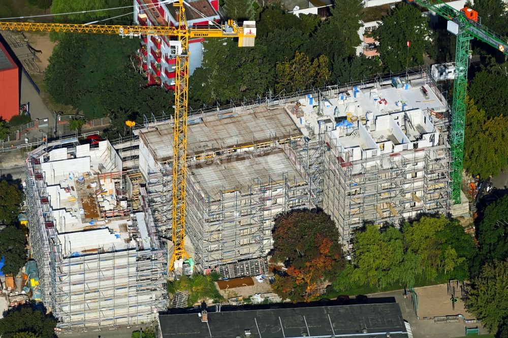 Berlin from above - Construction site for the multi-family residential building of the project entSPANDAU on Flankenschanze in the district Spandau in Berlin, Germany