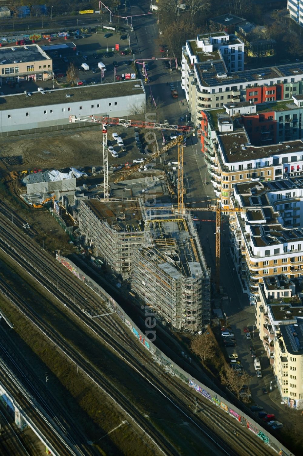 Berlin from the bird's eye view: Construction site for the multi-family residential building Revaler Spitze on Revaler Strasse in the district Friedrichshain in Berlin, Germany